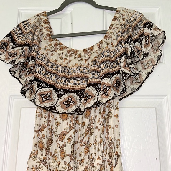 Like new off the shoulder maxi dress size 1X. Never worn - Picture 3 of 6